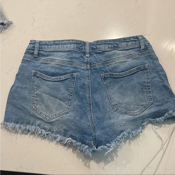 Akira Rhinestone Shorts - Picture 3 of 4